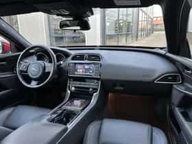 Jaguar XE (2015) thumbnail 16