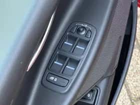 Jaguar XE (2015) thumbnail 21