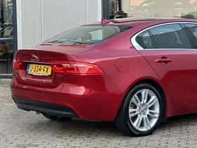 Jaguar XE (2015) thumbnail 32