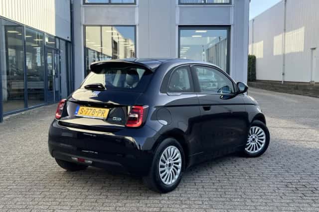 Fiat 500 (2023) thumbnail 2