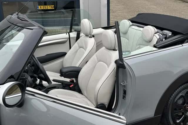MINI Cabrio (2016) thumbnail 20