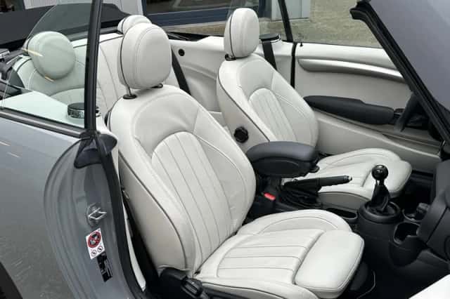 MINI Cabrio (2016) thumbnail 23