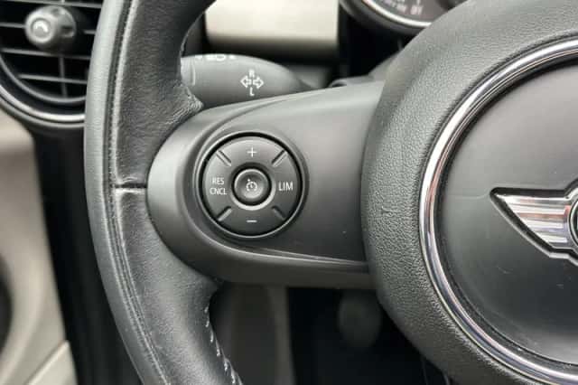 MINI Cabrio (2016) thumbnail 34