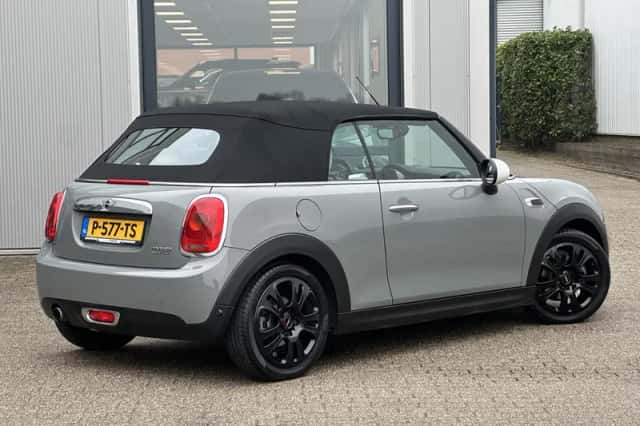 MINI Cabrio (2016) thumbnail 9