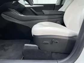 Tesla Model Y (2023) thumbnail 16