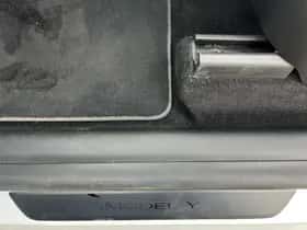 Tesla Model Y (2023) thumbnail 17