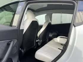 Tesla Model Y (2023) thumbnail 19