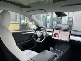 Tesla Model Y (2023) thumbnail 32
