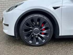 Tesla Model Y (2023) thumbnail 37