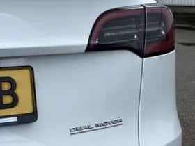 Tesla Model Y (2023) thumbnail 45
