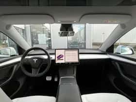 Tesla Model Y (2023) thumbnail 6
