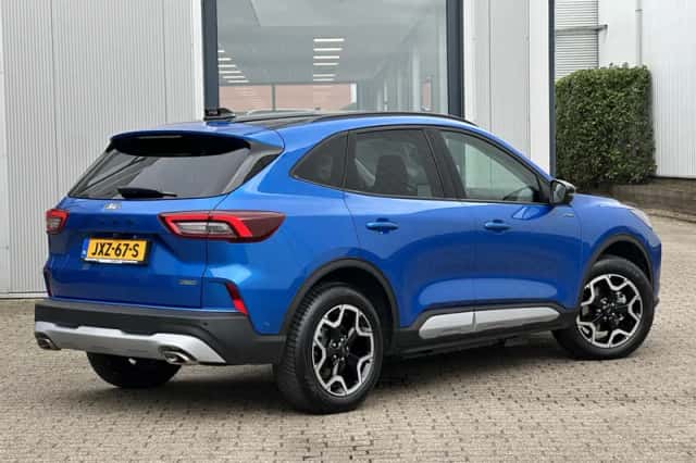 Ford Kuga (2024) thumbnail 2