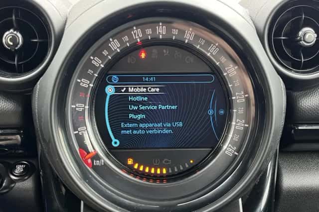 MINI Countryman (2016) thumbnail 71