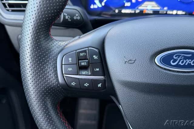 Ford Kuga (2023) thumbnail 7