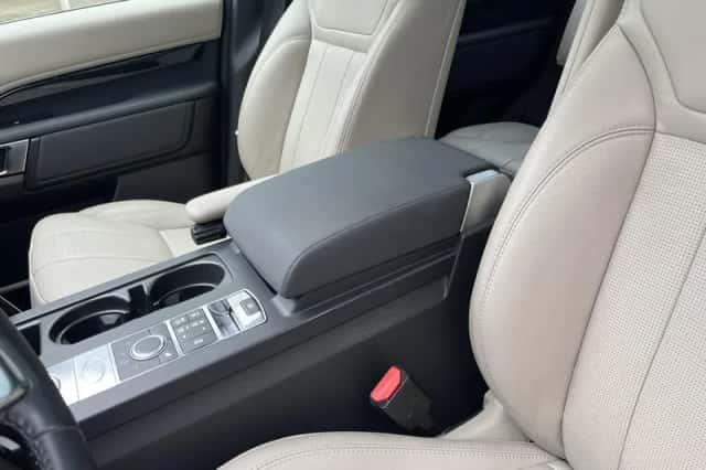 Land Rover Discovery (2019) thumbnail 19