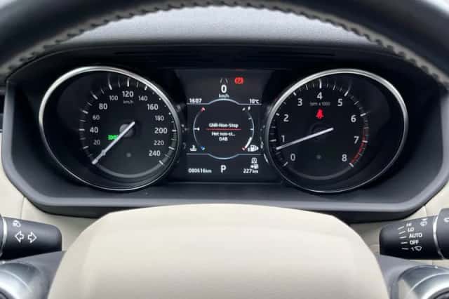 Land Rover Discovery (2019) thumbnail 4