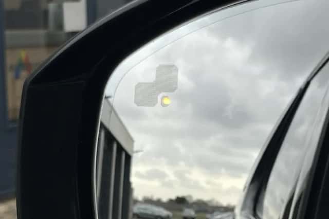 Land Rover Discovery (2019) thumbnail 31