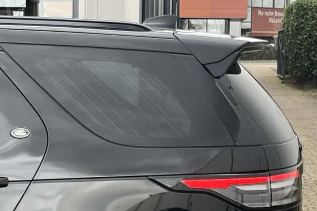 Land Rover Discovery (2019) thumbnail 32