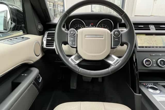 Land Rover Discovery (2019) thumbnail 34