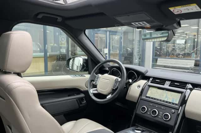 Land Rover Discovery (2019) thumbnail 43