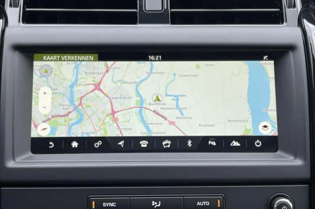 Land Rover Discovery (2019) thumbnail 8