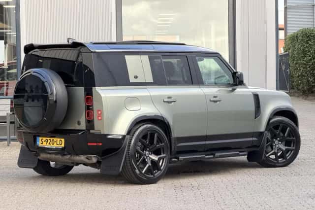 Land Rover Defender (2022) thumbnail 2