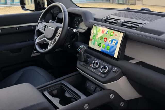 Land Rover Defender (2022) thumbnail 14