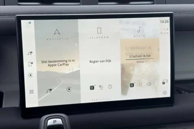 Land Rover Defender (2022) thumbnail 15