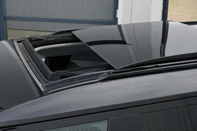 Land Rover Defender (2022) thumbnail 22
