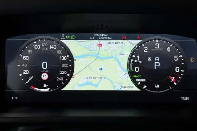Land Rover Defender (2022) thumbnail 4
