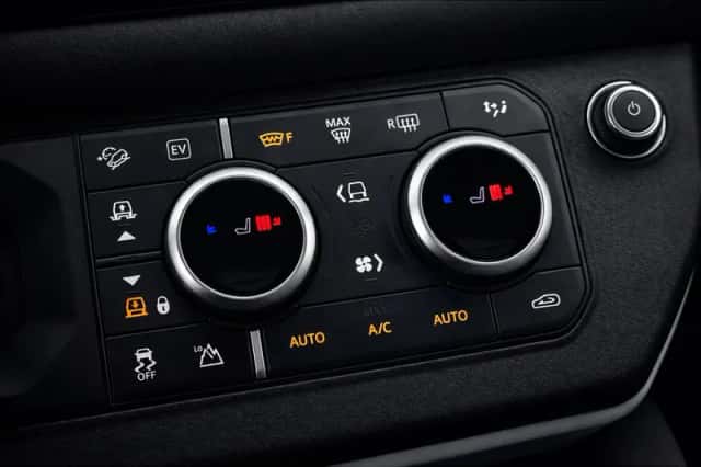 Land Rover Defender (2022) thumbnail 33