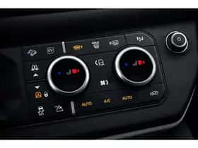 Land Rover Defender (2022) thumbnail 33