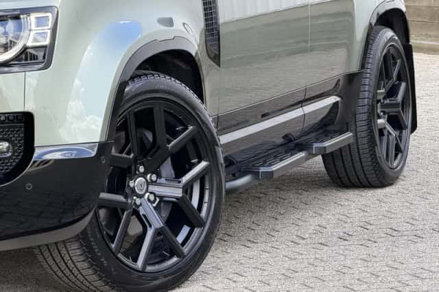 Land Rover Defender (2022) thumbnail 35