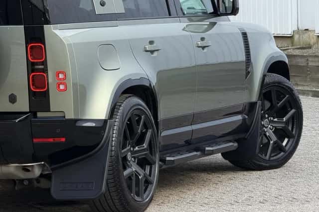 Land Rover Defender (2022) thumbnail 39