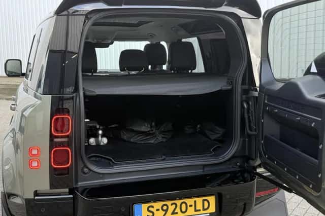 Land Rover Defender (2022) thumbnail 41