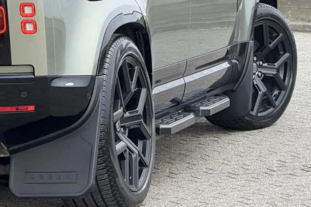 Land Rover Defender (2022) thumbnail 42