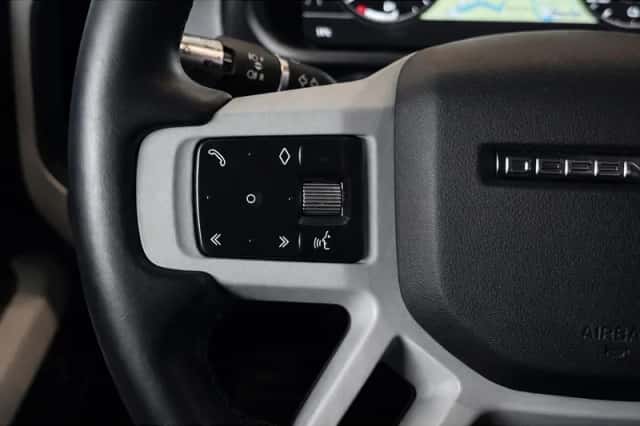 Land Rover Defender (2022) thumbnail 6