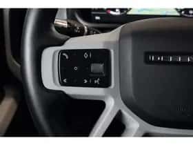Land Rover Defender (2022) thumbnail 6
