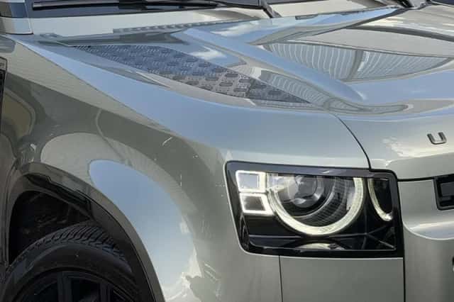 Land Rover Defender (2022) thumbnail 51