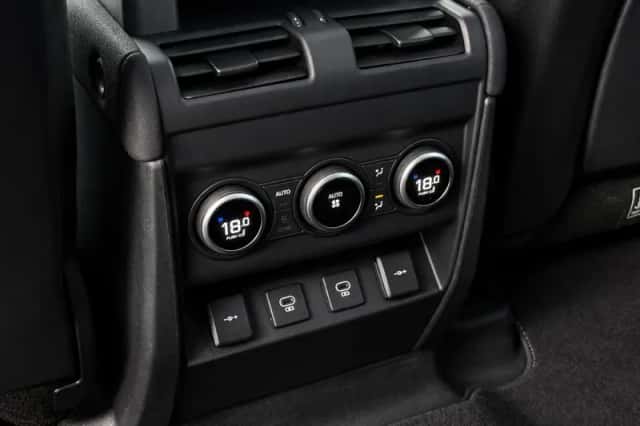 Land Rover Defender (2022) thumbnail 55