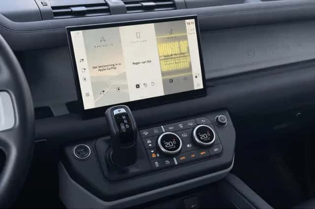Land Rover Defender (2022) thumbnail 59