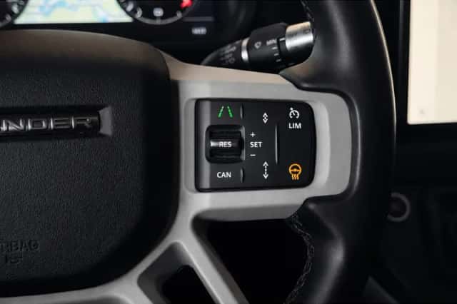 Land Rover Defender (2022) thumbnail 7