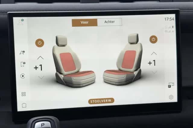 Land Rover Defender (2022) thumbnail 68