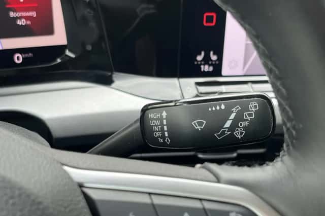 Volkswagen Golf (2020) thumbnail 38