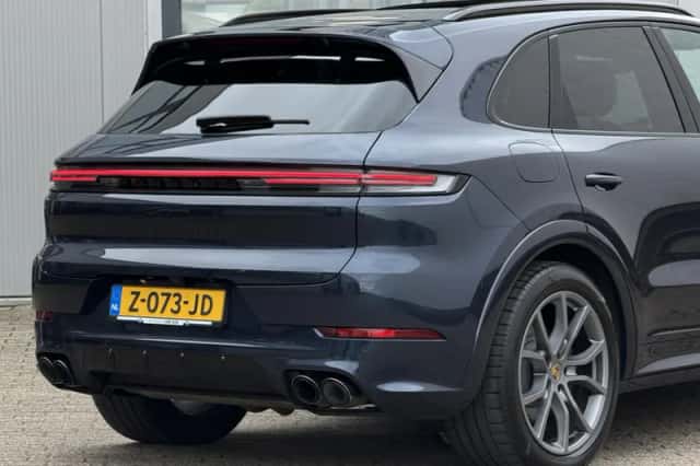 Porsche Cayenne (2024) thumbnail 24