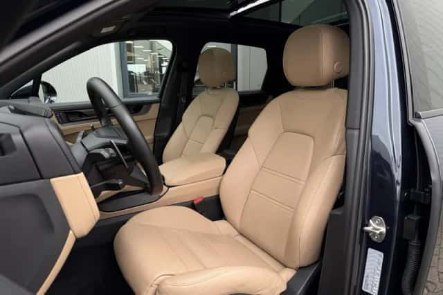 Porsche Cayenne (2024) thumbnail 10
