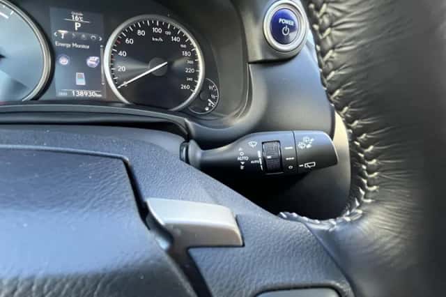 Lexus NX (2015) thumbnail 38