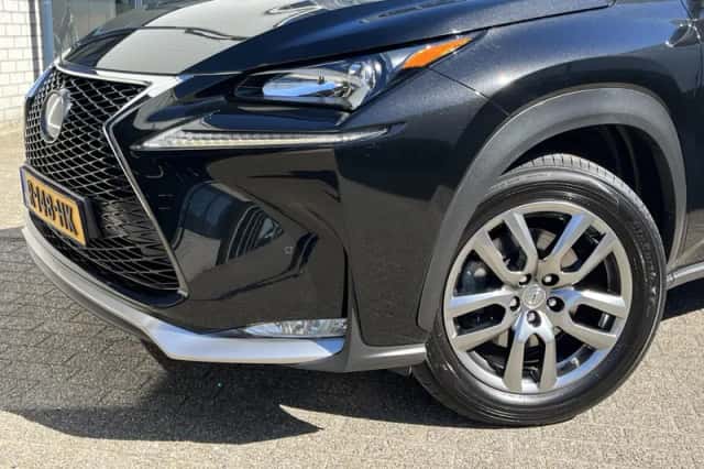 Lexus NX (2015) thumbnail 43