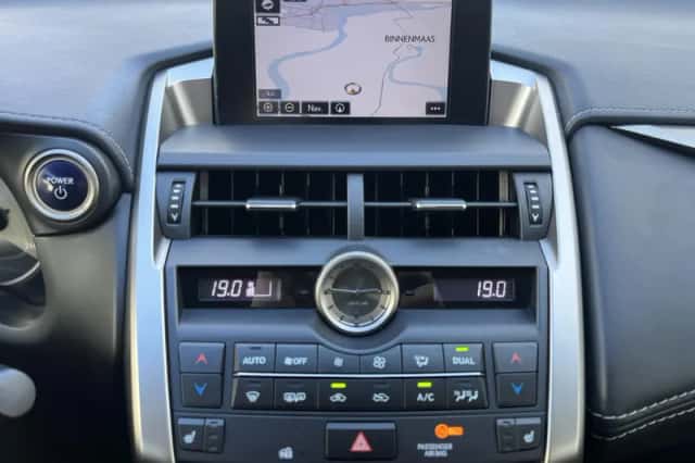 Lexus NX (2015) thumbnail 63