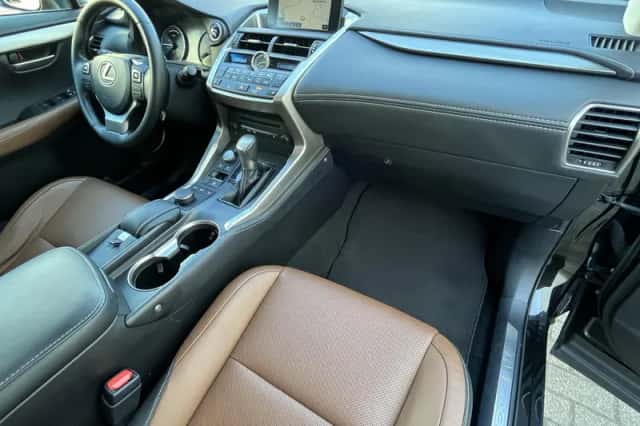 Lexus NX (2015) thumbnail 67